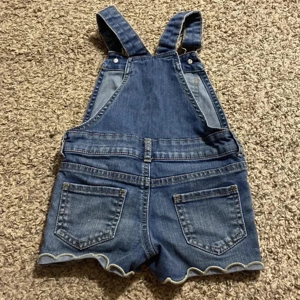 Genuine Kids from OshKosh denim overall shorts with floral design | size: 2T - Picture 4 of 6